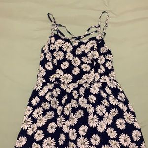 cute daisy spaghetti strap mini summer dress!
